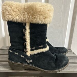 Ugg Elijo Boots in Black Suede With a Shearling Lining Size 7